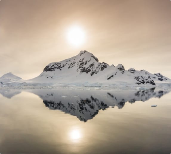 TExperiencing Midnight Sun: Summer Adventures in Antarctica